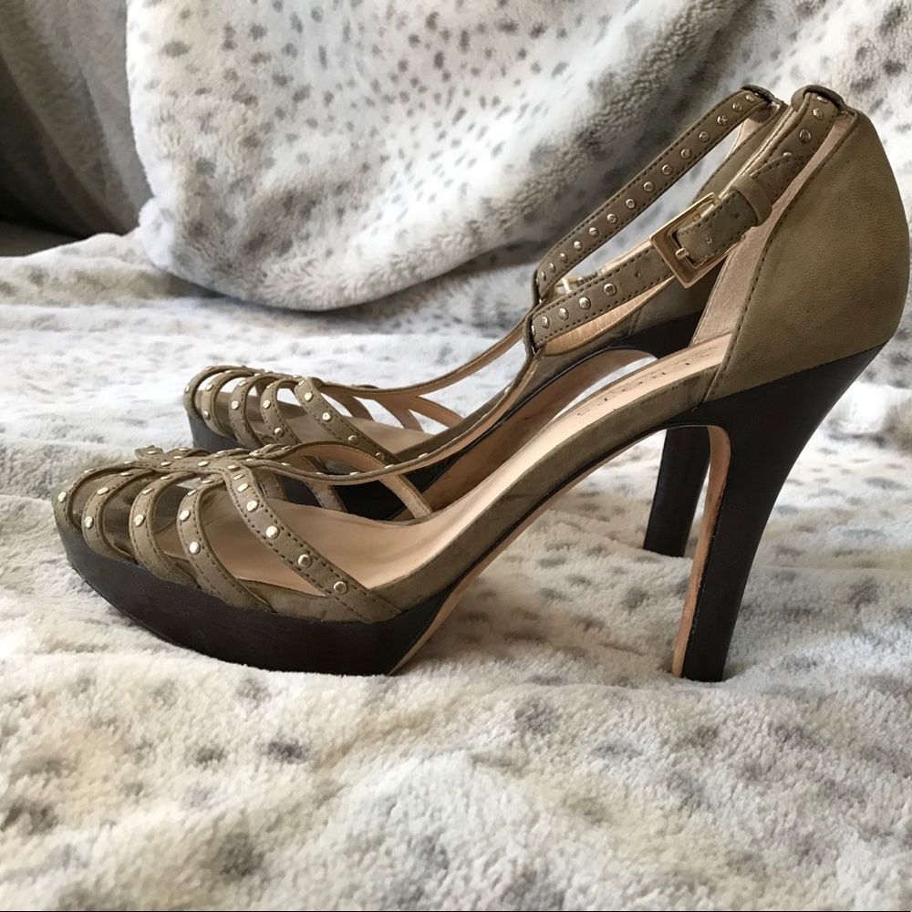 Talbots Platform T strap Heels - Picture 3 of 3